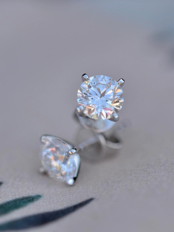 Nangi fine jewelry - white lab-grown diamond earring in white gold
