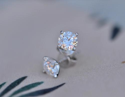 Nangi fine jewelry - white lab-grown diamond earring in white gold