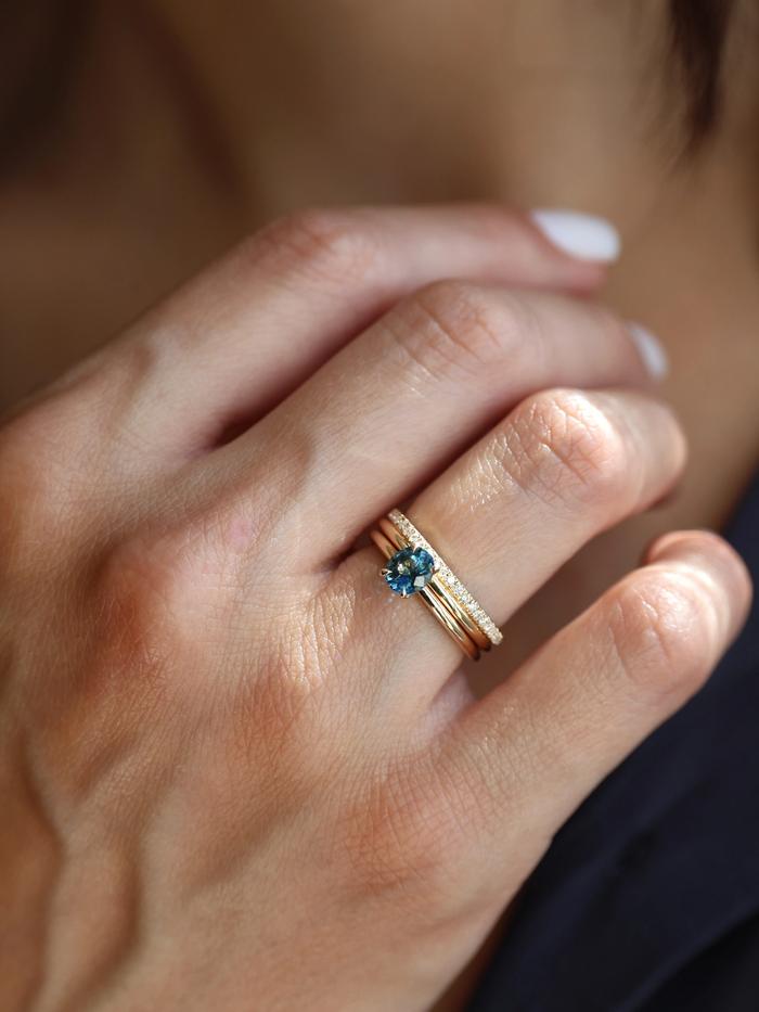 Nangi fine jewelry - teal / Peacock sapphire ring in yellow gold
