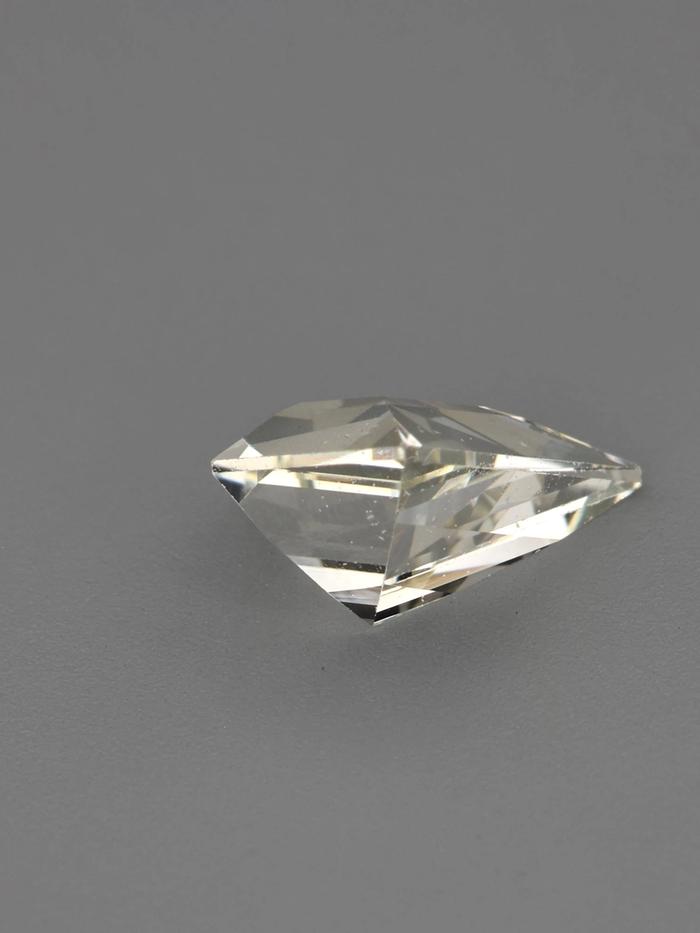 Nangi fine jewelry - champagne sapphire gemstone in gold