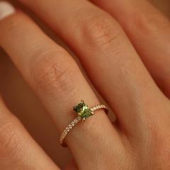 Nangi fine jewelry - green sapphire ring in yellow gold