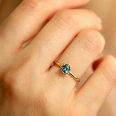 Nangi fine jewelry - blue ring in yellow gold