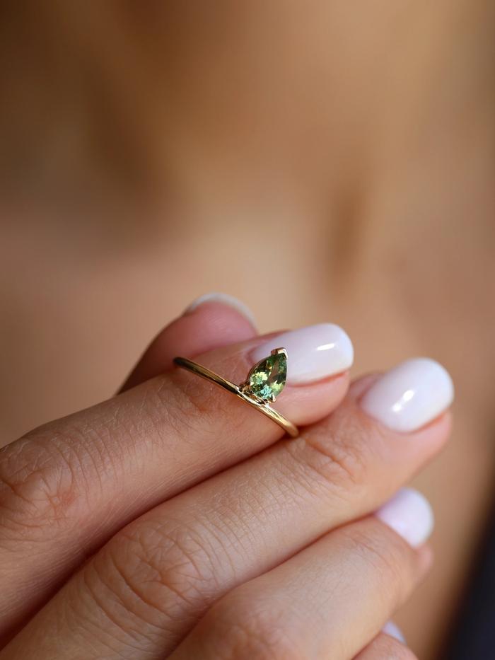 Nangi fine jewelry - green tourmaline ring in yellow gold