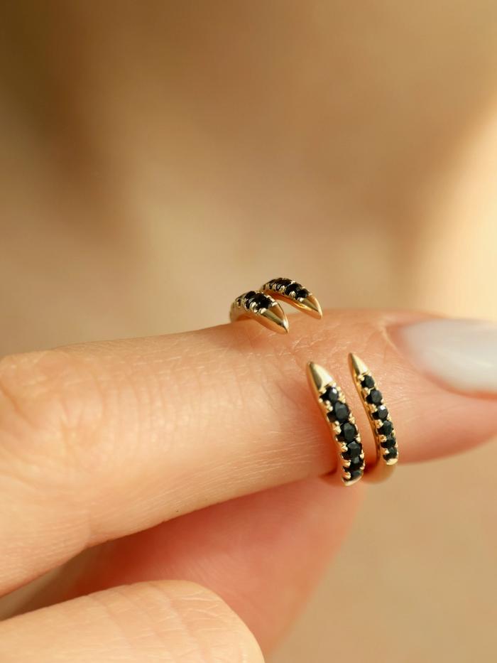 Nangi fine jewelry - black sapphire ring in gold