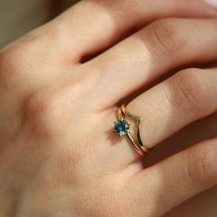 Nangi fine jewelry - blue ring in yellow gold