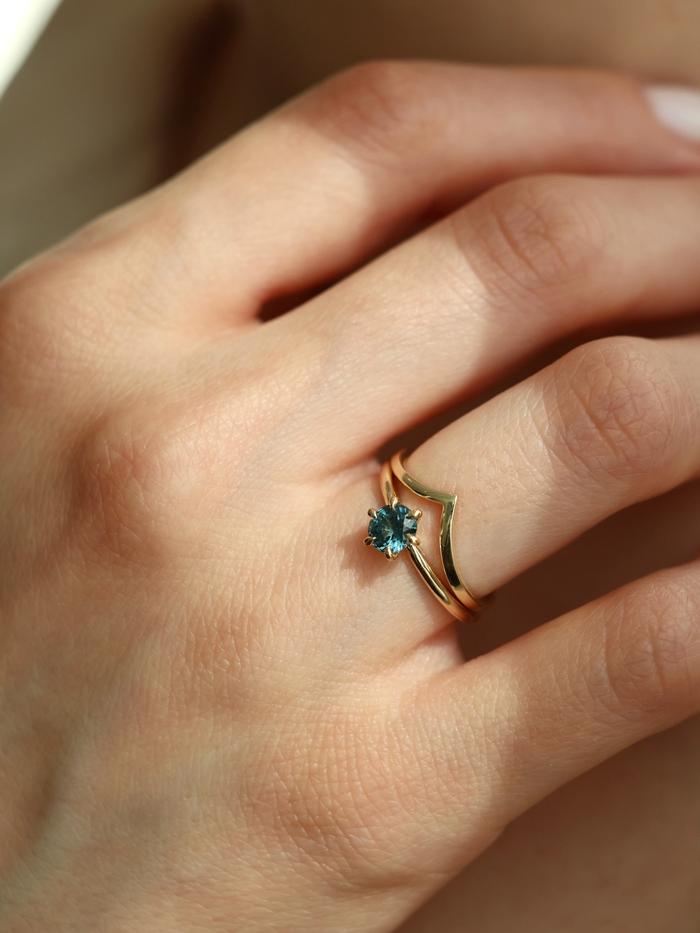 Nangi fine jewelry - blue ring in yellow gold