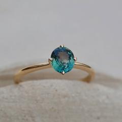 Nangi fine jewelry - teal sapphire ring in yellow gold