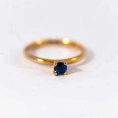 Nangi fine jewelry - teal sapphire ring in yellow gold