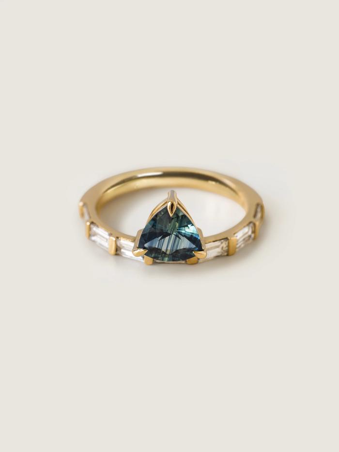 Nangi fine jewelry - teal sapphire ring in yellow gold