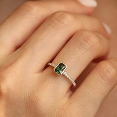 Nangi fine jewelry - green sapphire ring in yellow gold