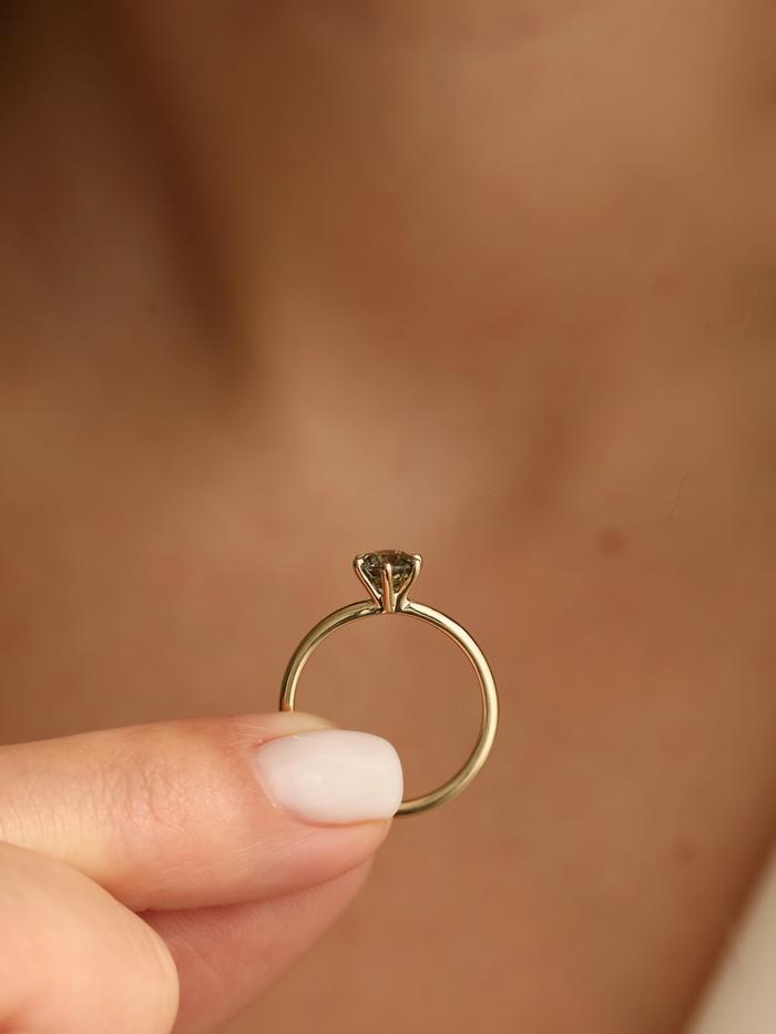 Nangi fine jewelry - green ring in yellow gold