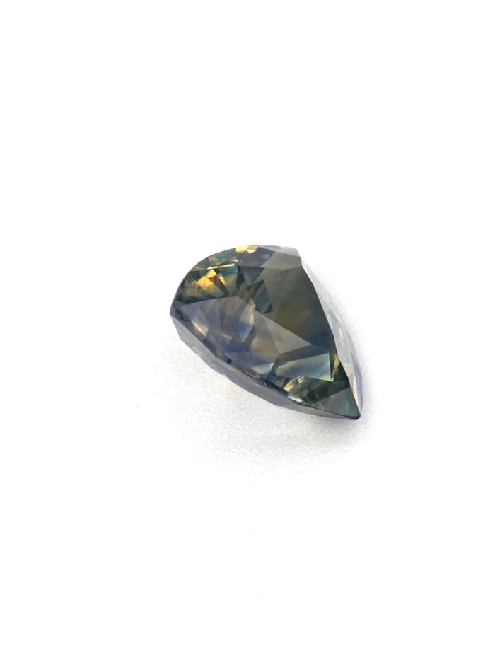 Nangi fine jewelry - blue gemstone in gold