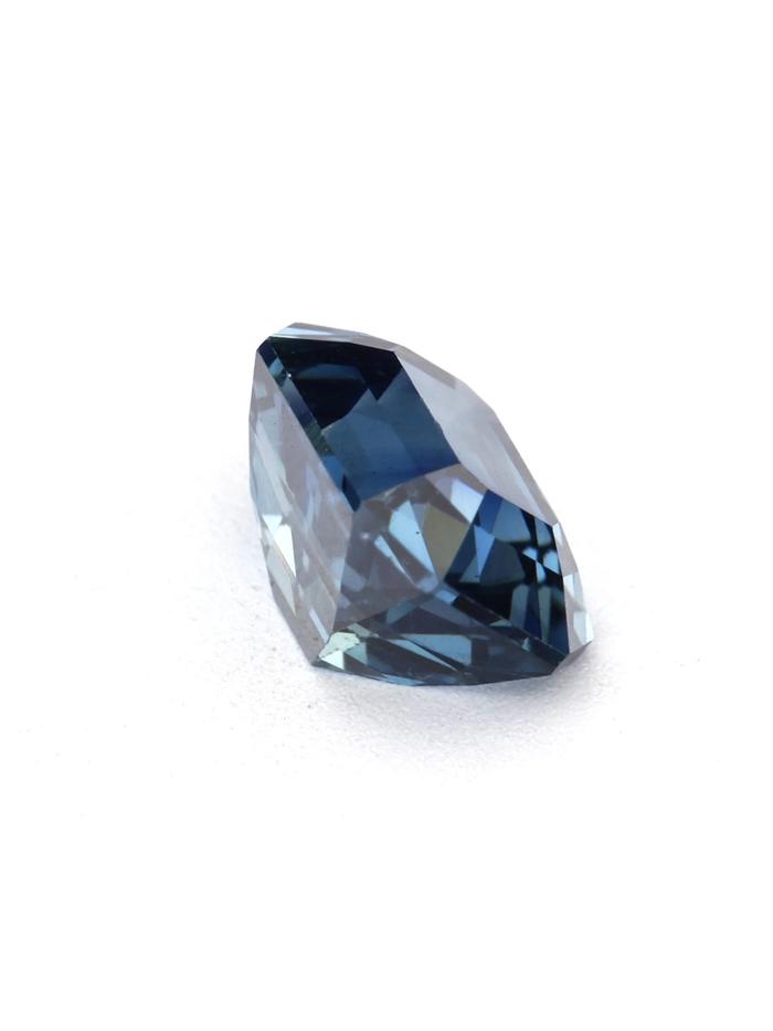 Nangi fine jewelry - teal / Peacock sapphire gemstone in gold