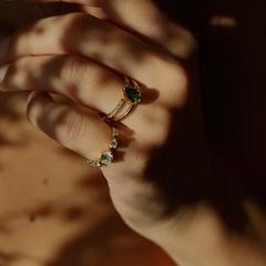 Nangi fine jewelry - green ring in yellow gold