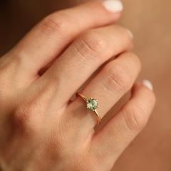 Nangi fine jewelry - green ring in yellow gold