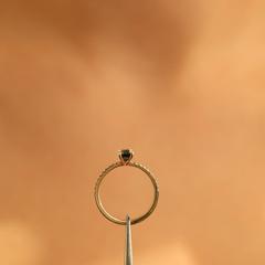 Nangi fine jewelry - green sapphire ring in yellow gold