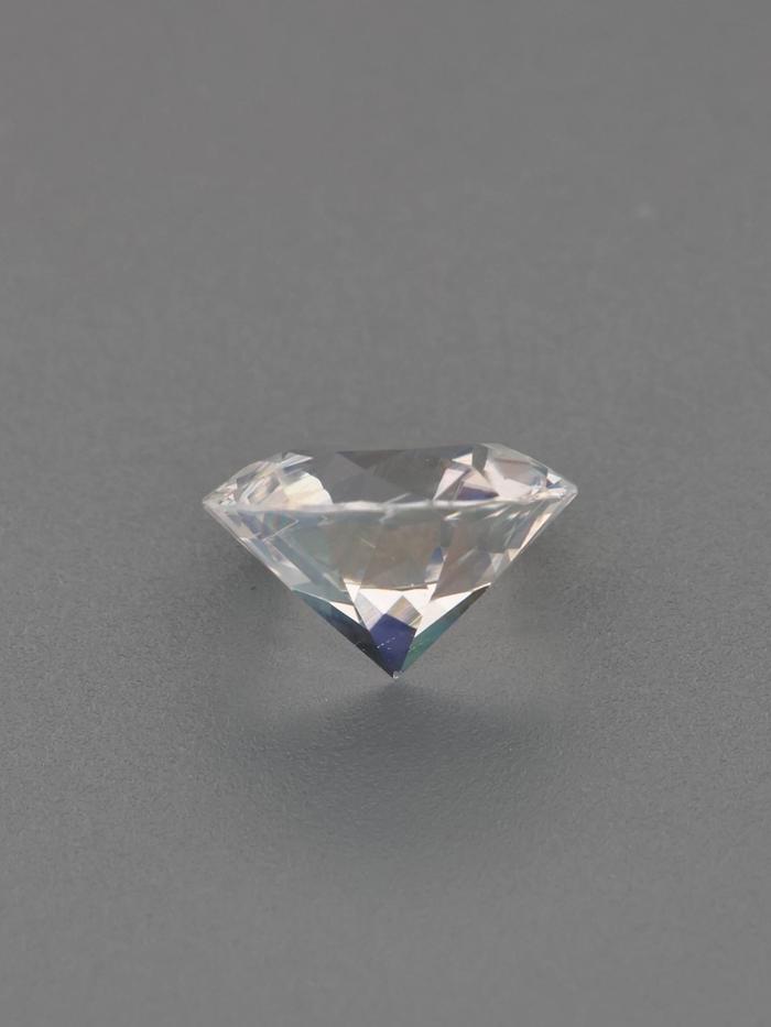 Nangi fine jewelry - white gemstone in gold