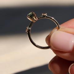 Nangi fine jewelry - teal / Peacock sapphire ring in yellow gold