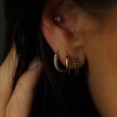 Nangi fine jewelry - black sapphire earring in yellow gold