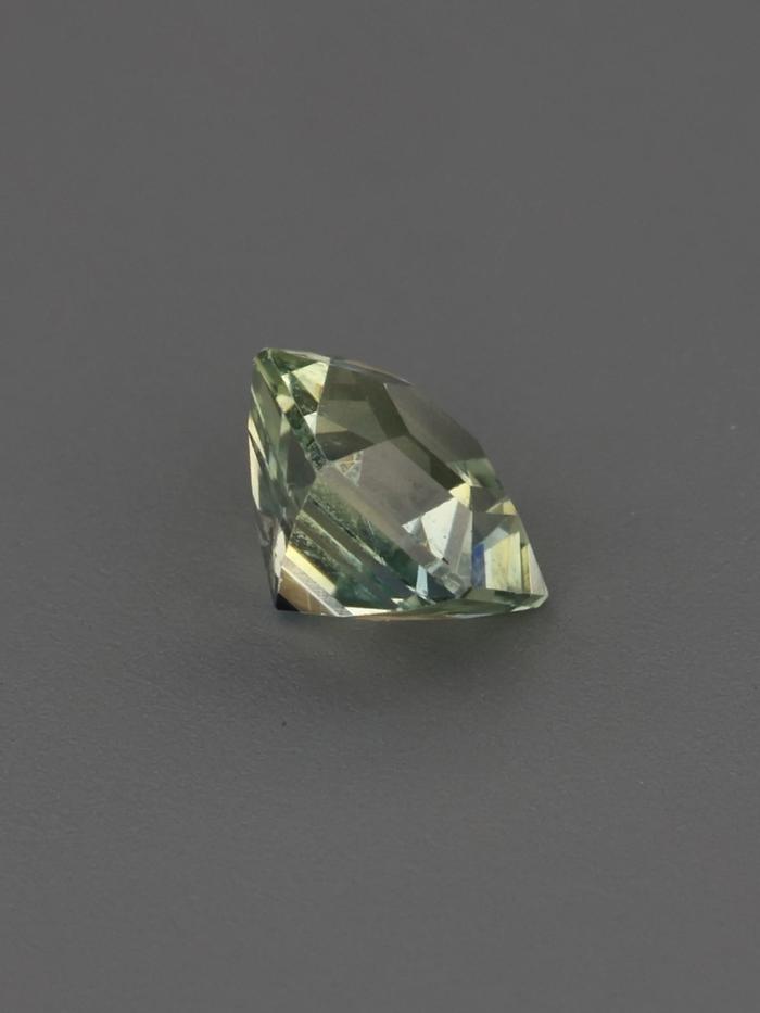 Nangi fine jewelry - green gemstone in gold