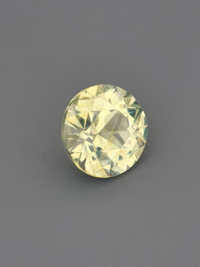 Nangi fine jewelry - yellow gemstone in gold