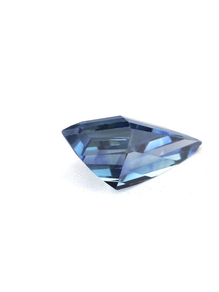 Nangi fine jewelry - blue gemstone in gold