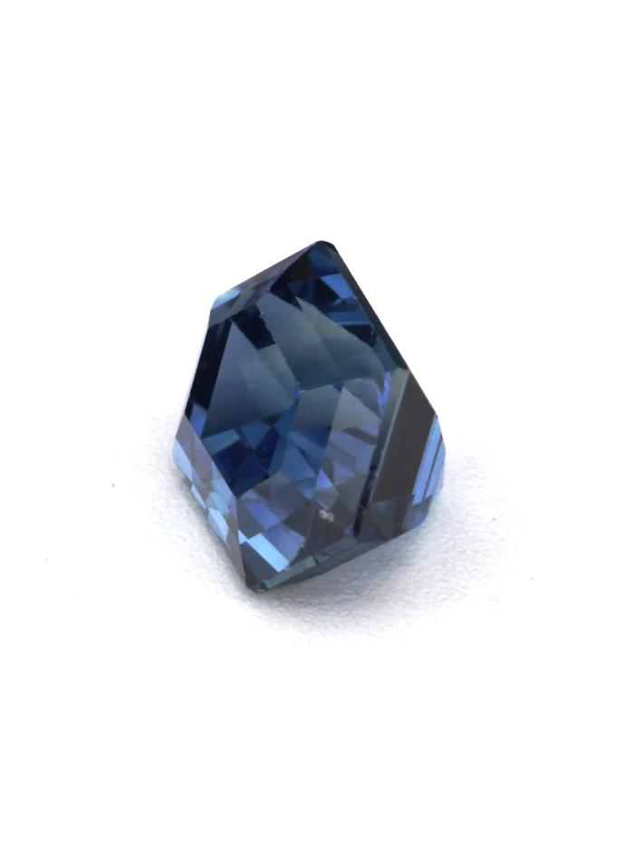 Nangi fine jewelry - blue gemstone in gold
