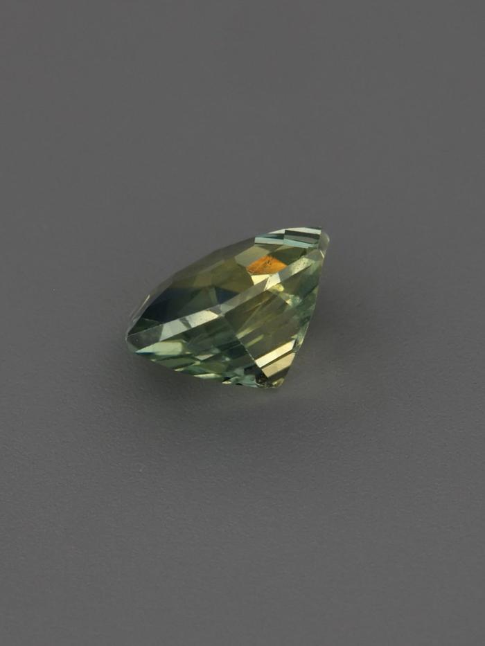 Nangi fine jewelry - green gemstone in gold