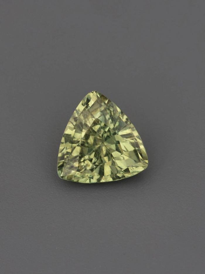 Nangi fine jewelry - green gemstone in gold