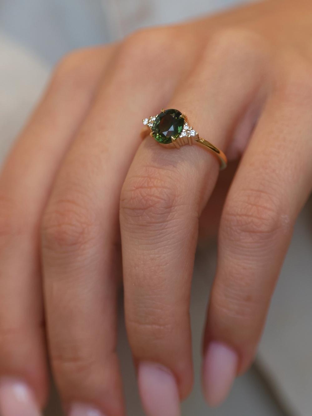 Lush Green Sapphire & Sprinkled Diamonds 