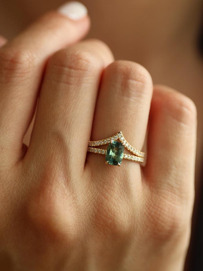 Nangi fine jewelry - green ring in yellow gold
