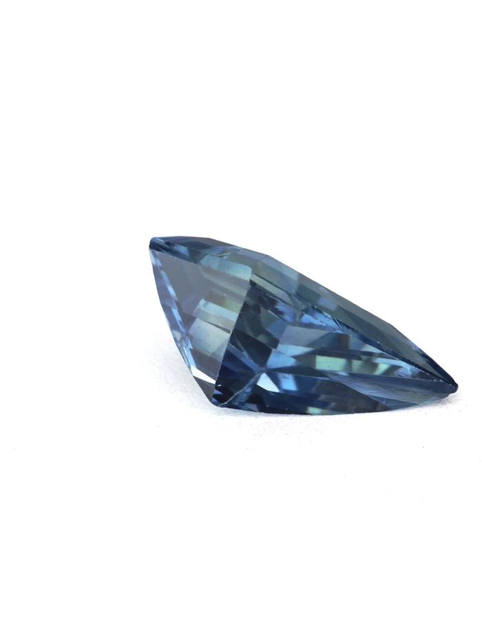 Nangi fine jewelry - blue gemstone in gold