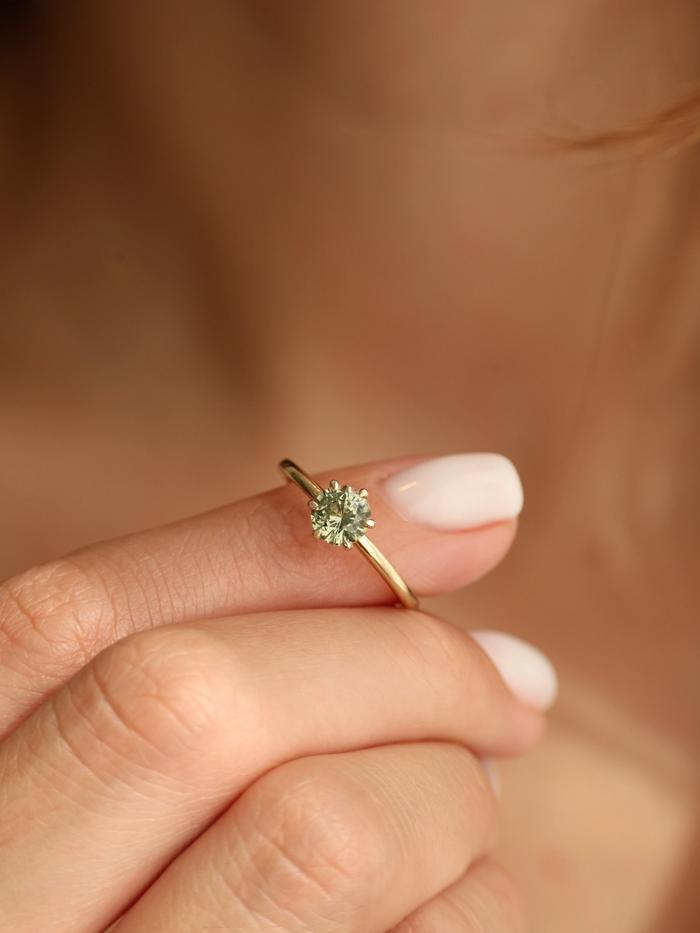 Nangi fine jewelry - green ring in yellow gold