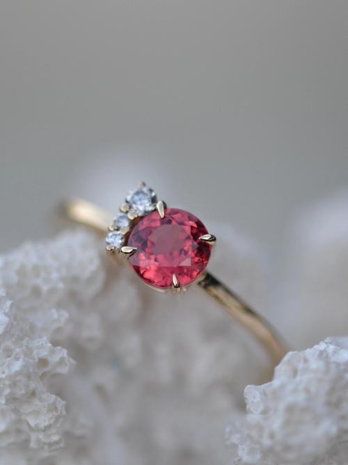 Nangi fine jewelry - red spinel ring in yellow gold