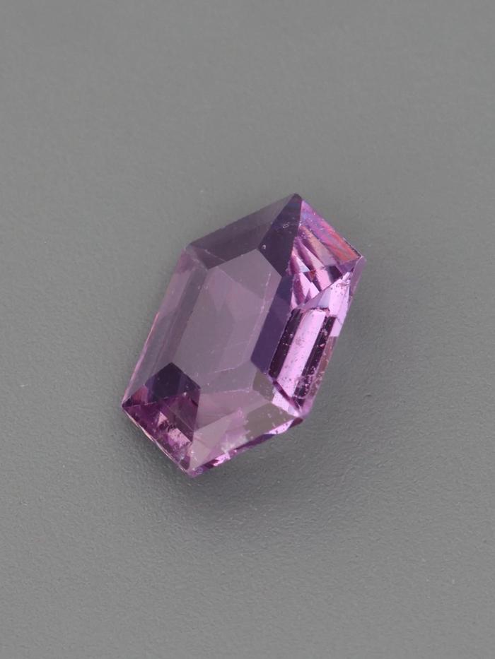 Nangi fine jewelry - pink sapphire gemstone in gold