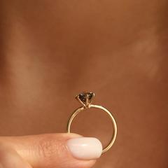 Nangi fine jewelry - green ring in yellow gold
