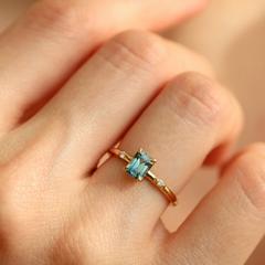 Nangi fine jewelry - teal / Peacock ring in yellow gold