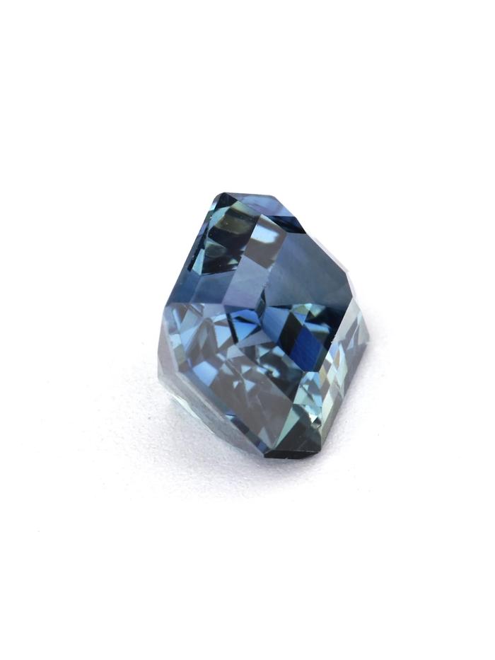 Nangi fine jewelry - teal / Peacock sapphire gemstone in gold