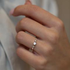 Nangi fine jewelry - white sapphire ring in gold