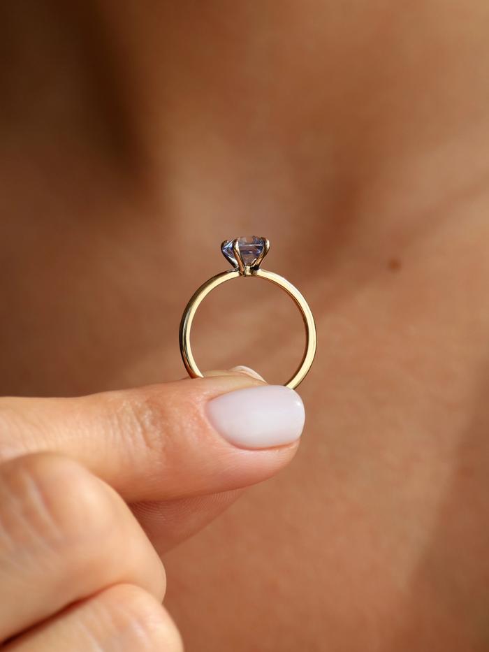 Nangi fine jewelry - blue ring in yellow gold