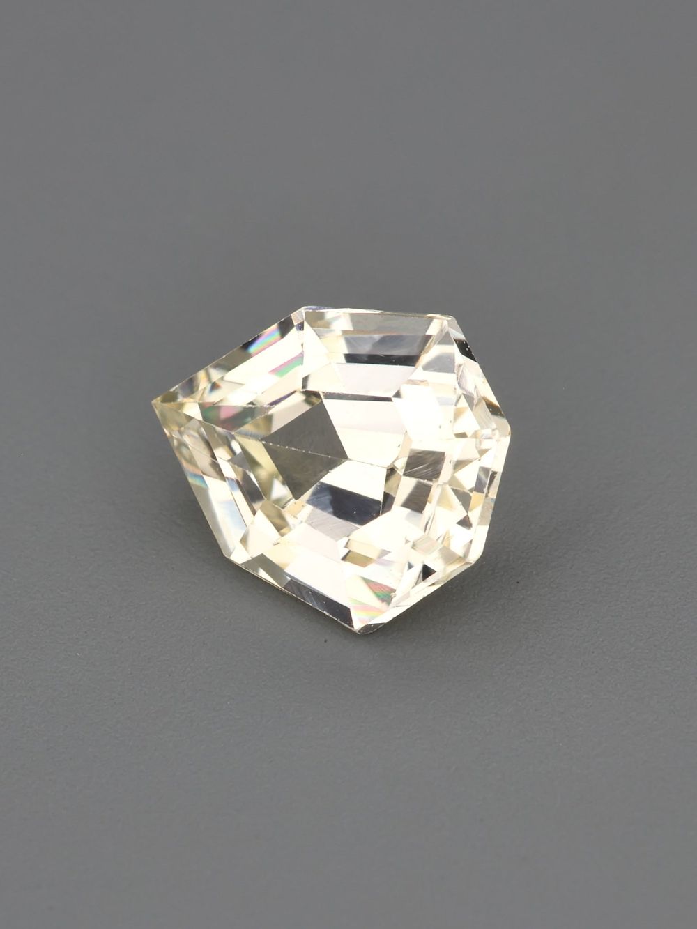 Champagne Glow Sapphire — 0.90 ct Hexagon Cut