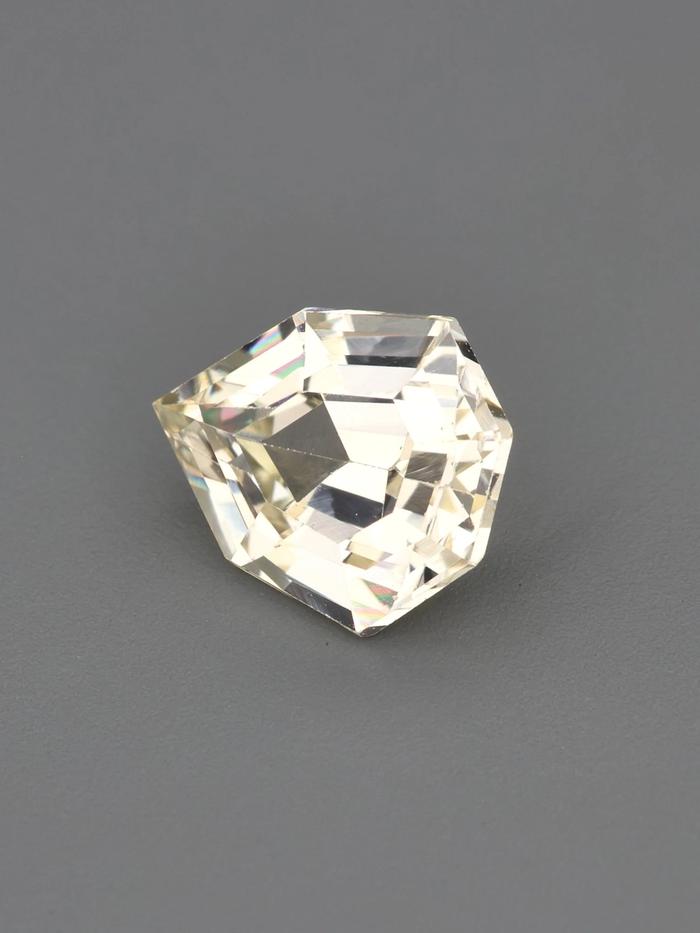 Nangi fine jewelry - champagne sapphire gemstone in gold
