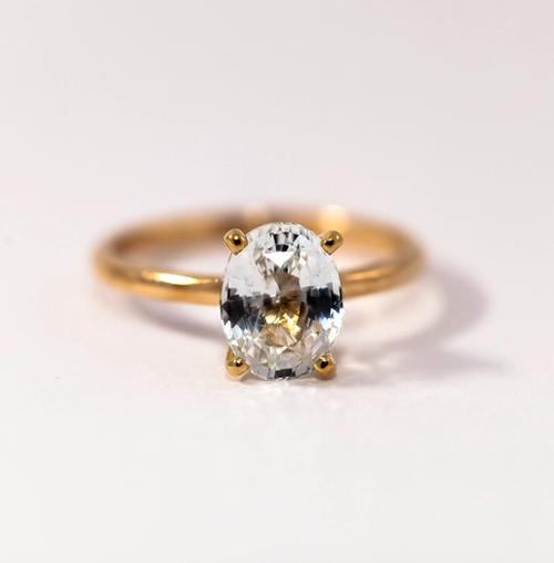 Nangi fine jewelry - white sapphire ring in yellow gold