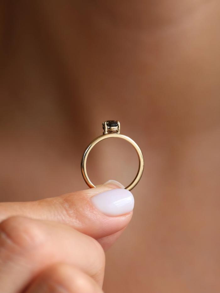 Nangi fine jewelry - brown sapphire ring in yellow gold
