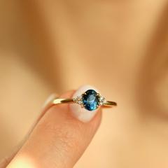 Nangi fine jewelry - blue ring in yellow gold