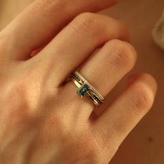 Nangi fine jewelry - blue ring in yellow gold