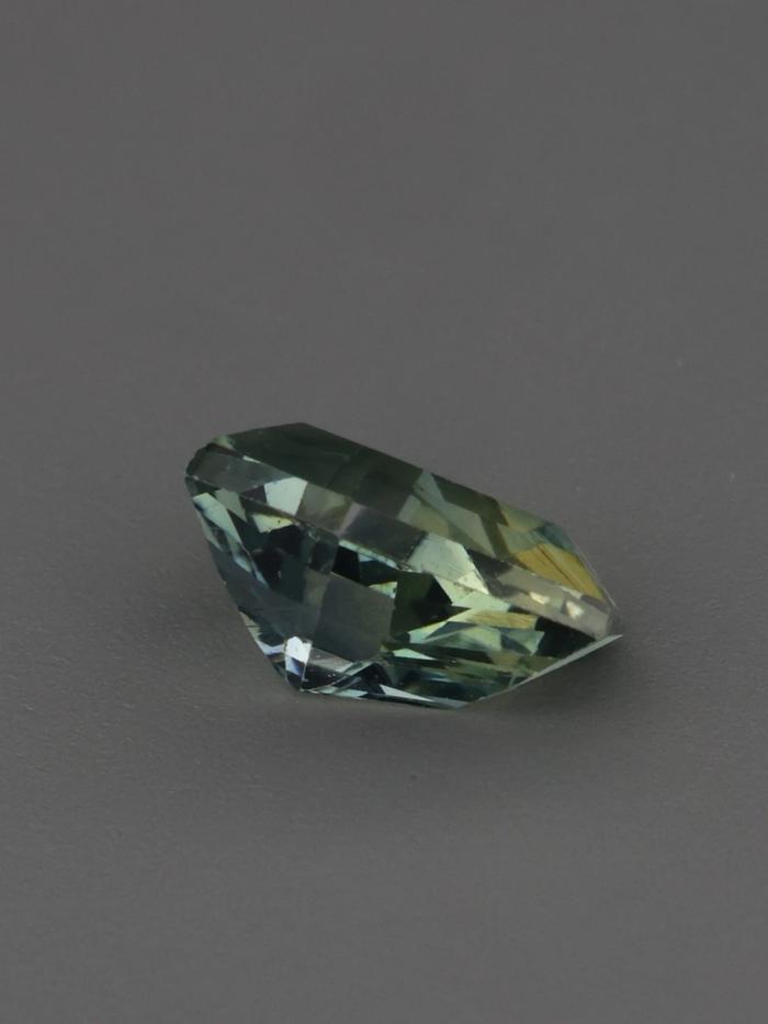 Nangi fine jewelry - green gemstone in gold