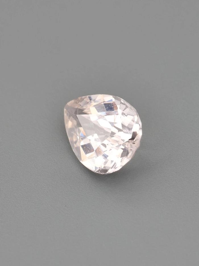 Nangi fine jewelry - champagne gemstone in gold