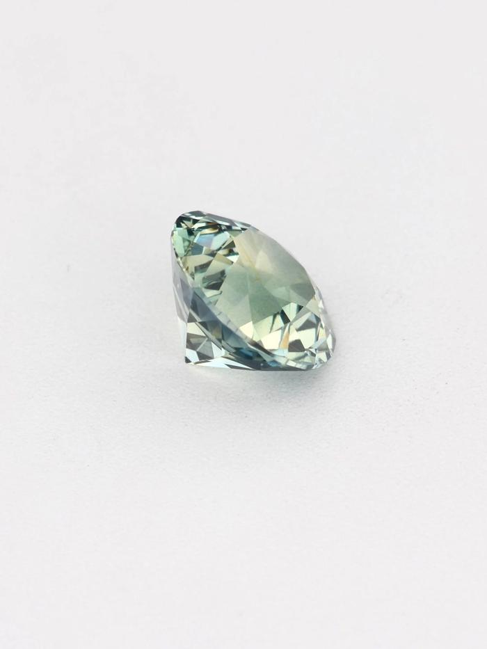 Nangi fine jewelry - green gemstone in gold