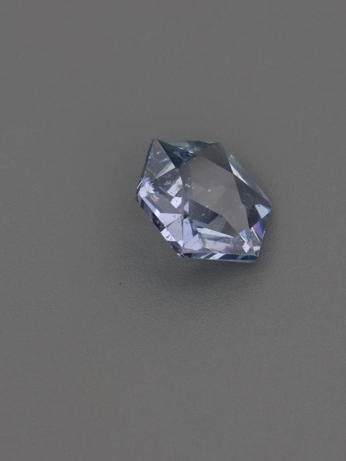 Nangi fine jewelry - blue gemstone in gold